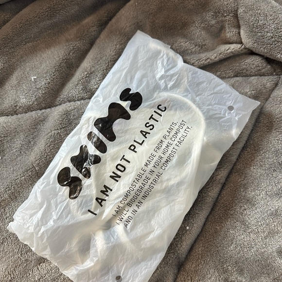 SKIMS SWIM TRIANGLE TOP SZ M - Picture 5 of 5